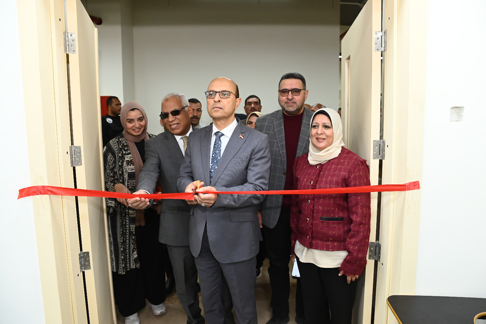 المنشاوي يفتتح 68 معملًا متطورًا بـ جامعة أسيوط الأهلية