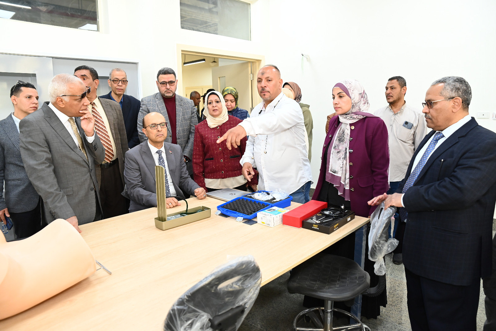المنشاوي يفتتح 68 معملًا متطورًا بـ جامعة أسيوط الأهلية