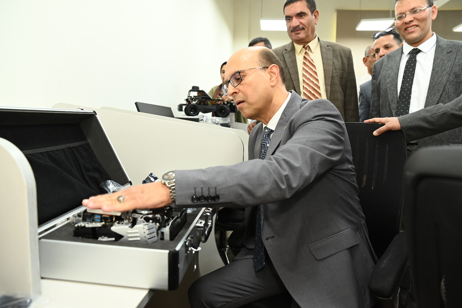 المنشاوي يفتتح 68 معملًا متطورًا بـ جامعة أسيوط الأهلية