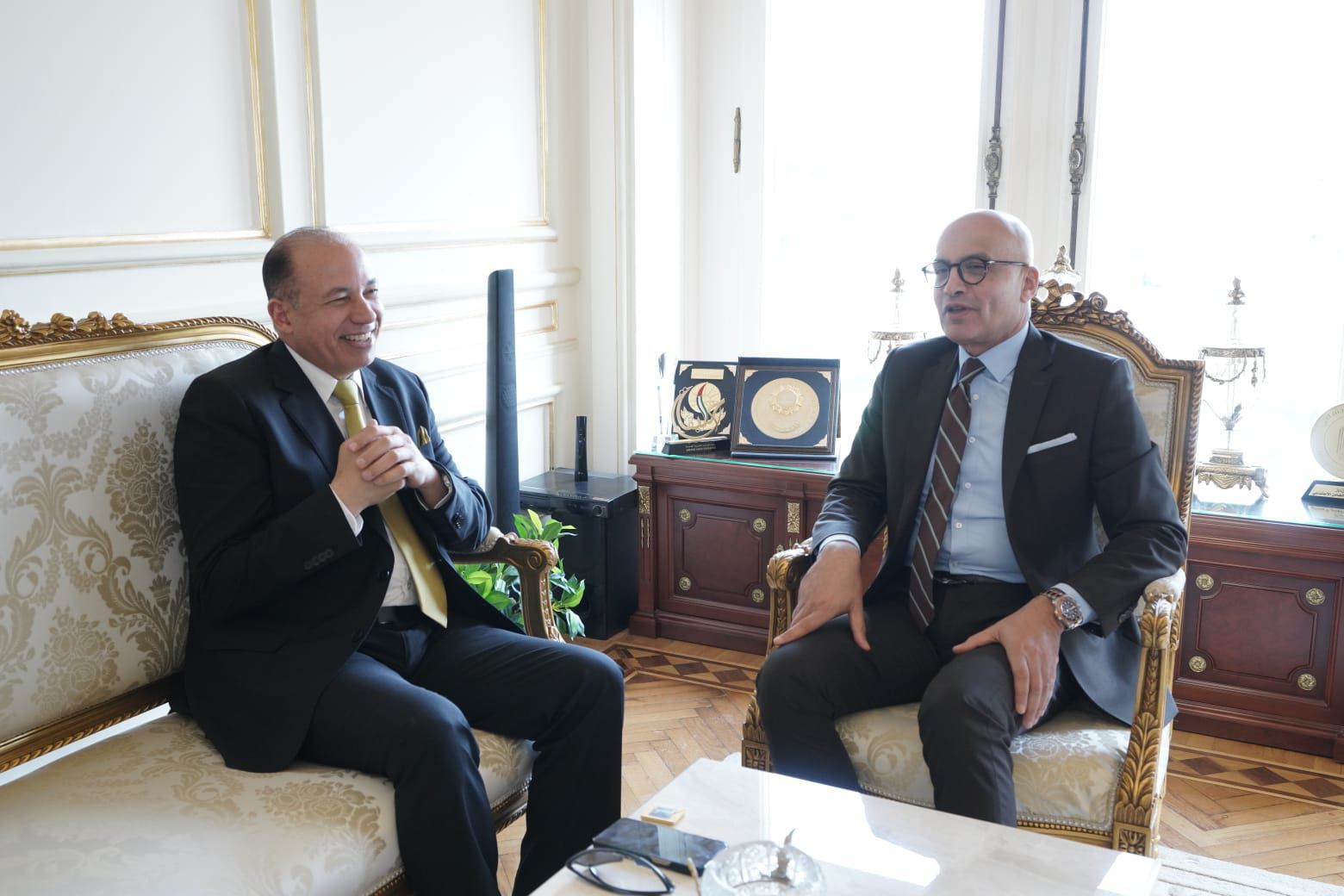 رئيس جامعة عين شمس يستقبل رئيس جامعة المنصورة