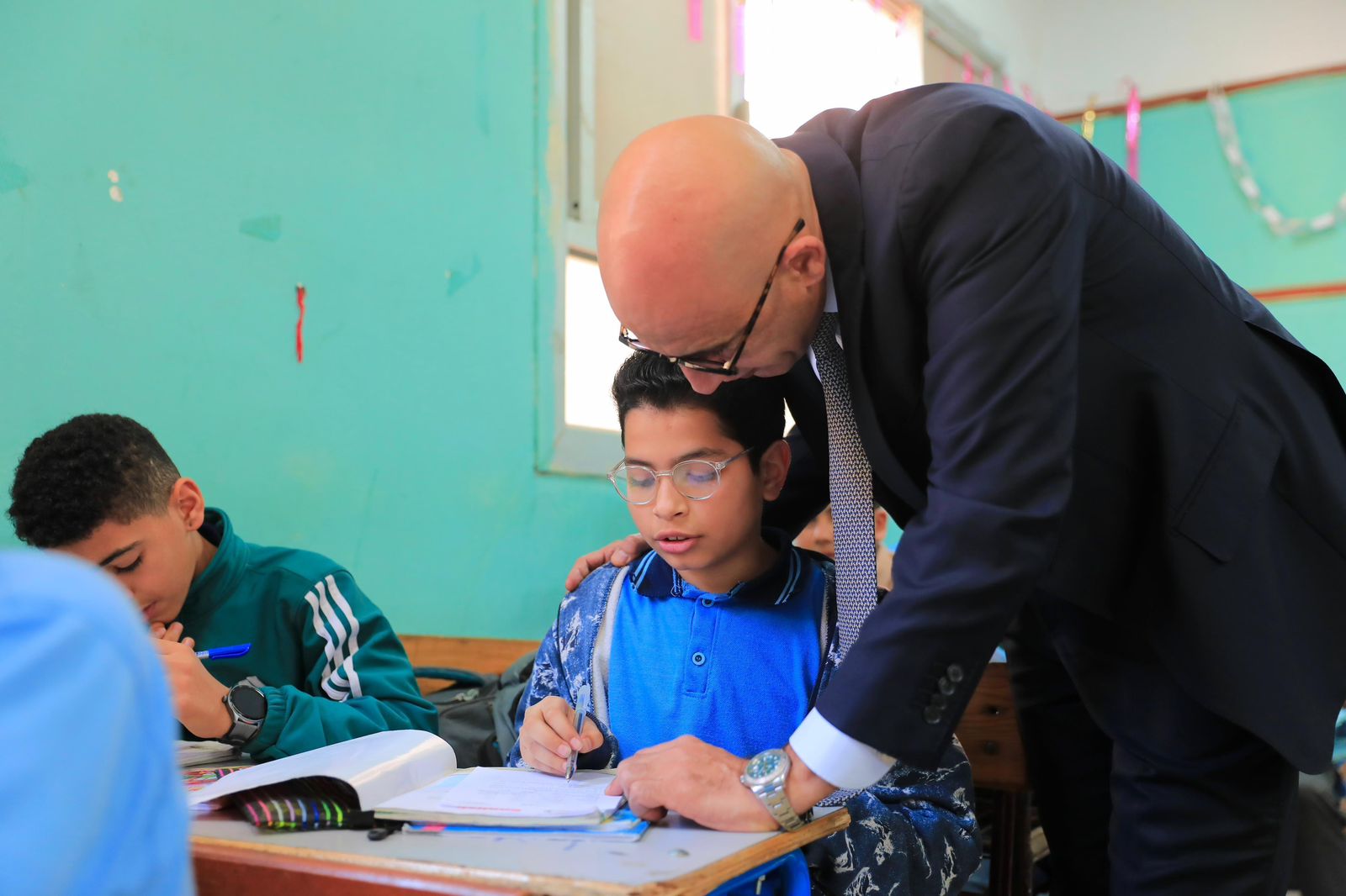 وزير التربية والتعليم يتفقد مدارس الغربية ويطلق برامج تعليمية مبتكرة