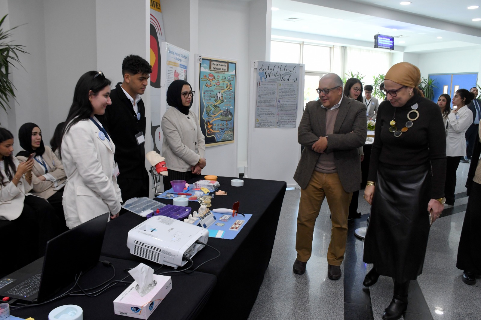 الجامعة الألمانية بالقاهرة تحتفل باليوم العلمي الأول لكلية طب الأسنان