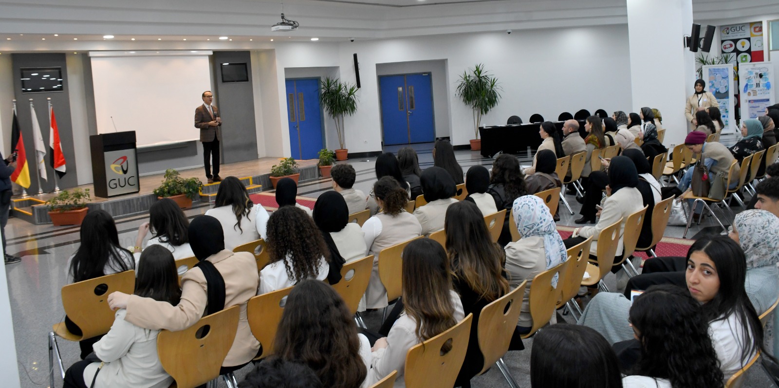 الجامعة الألمانية بالقاهرة تحتفل باليوم العلمي الأول لكلية طب الأسنان