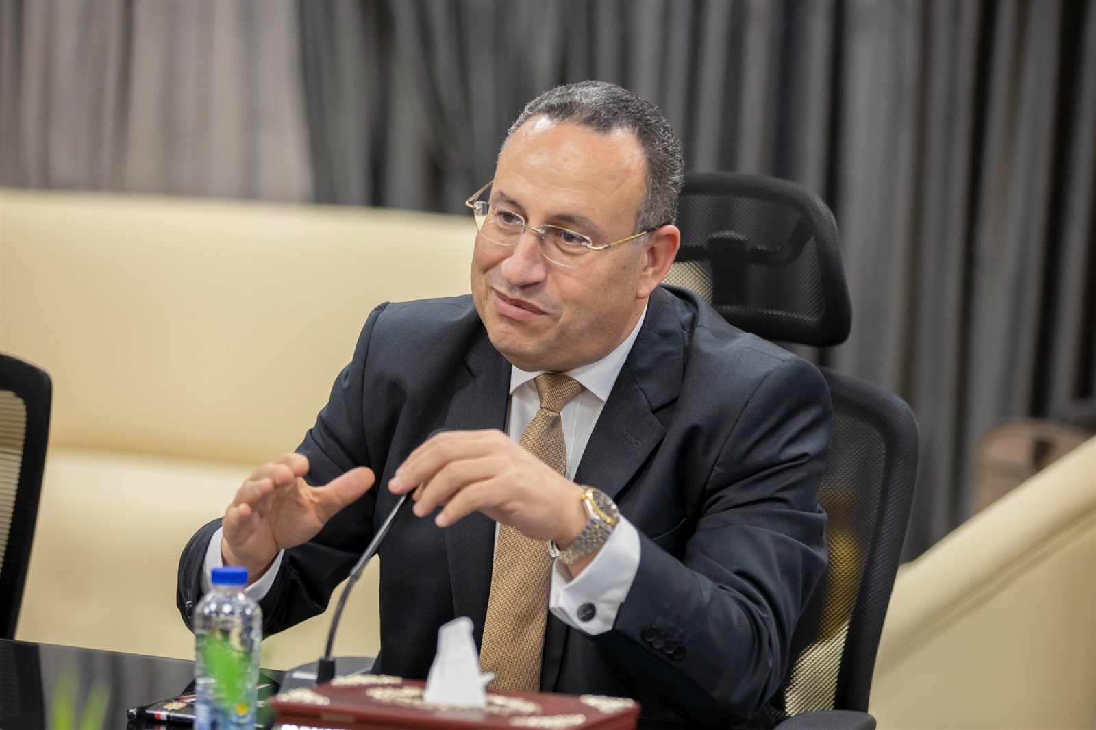 الدكتور عبدالعزيز قنصوة وزير التعليم العالى