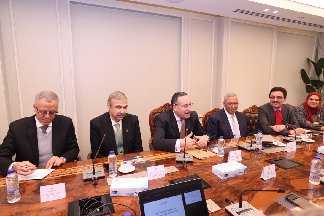 وزير التعليم العالى يطلق خطة رقمية بالتعاون مع وزارة الإتصالات لدعم التحول الرقمي