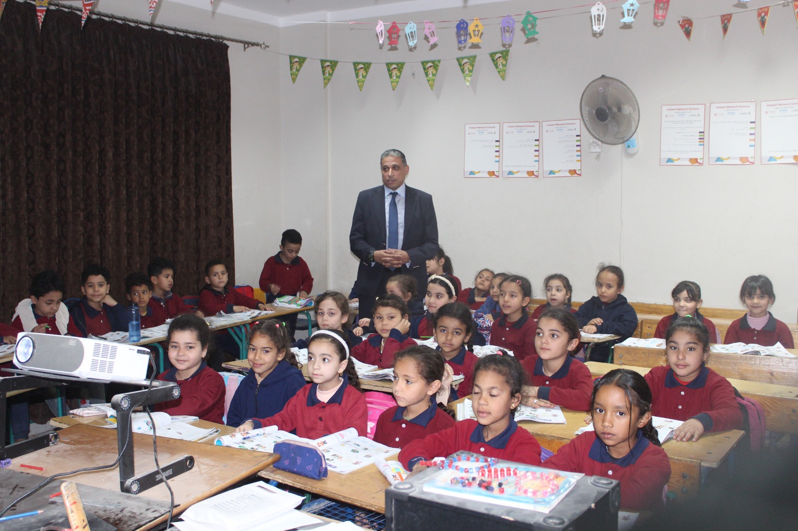 مدير تعليم الجيزة يتفقد مدارس أكتوبر