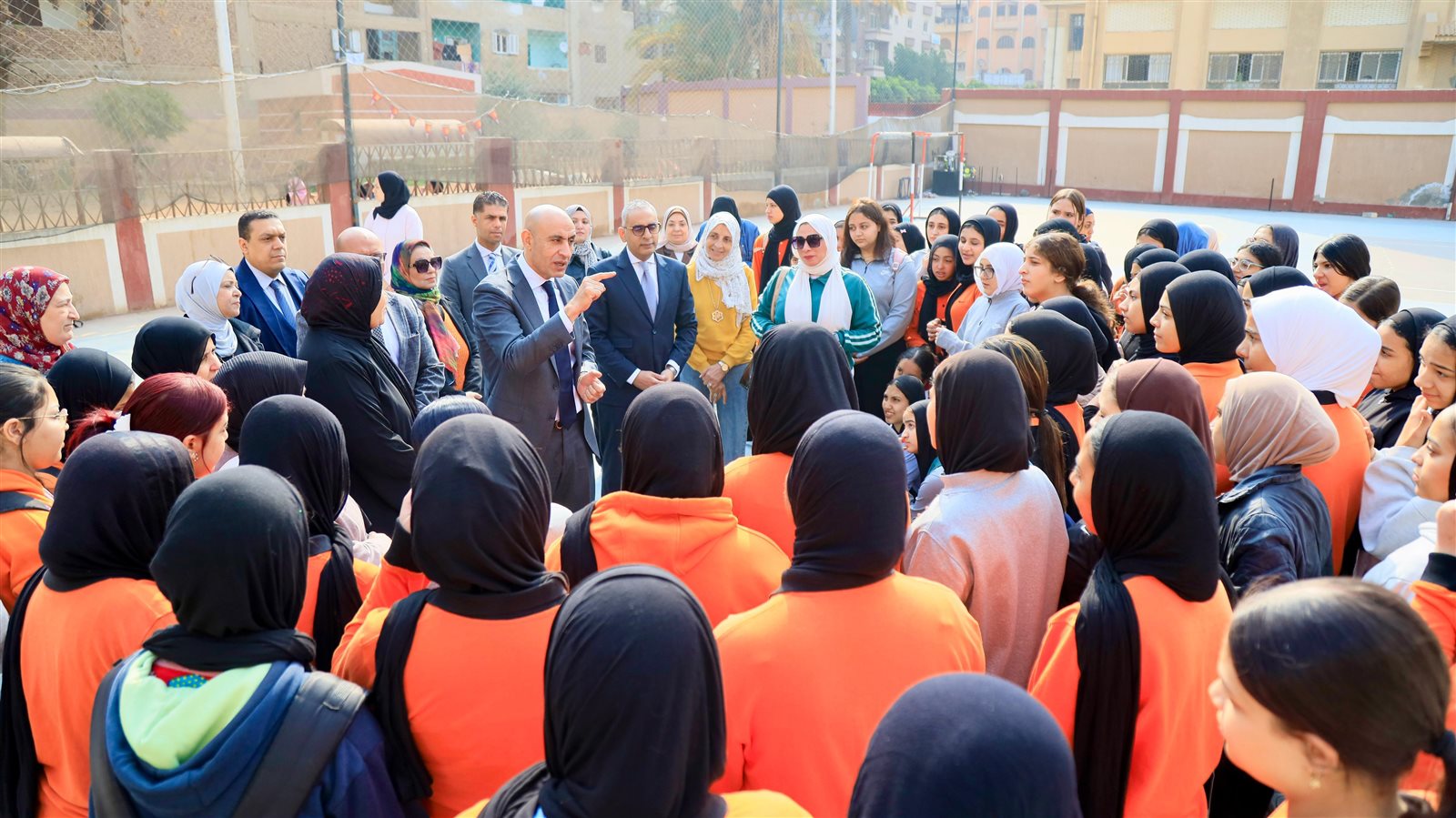 وزير التربية والتعليم يتفقد مدارس الشرقية ويشدد على تعلم البرمجة والذكاء الاصطناعي