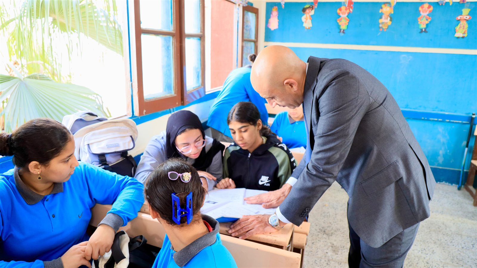 وزير التربية والتعليم يتفقد مدارس الشرقية ويشدد على تعلم البرمجة والذكاء الاصطناعي