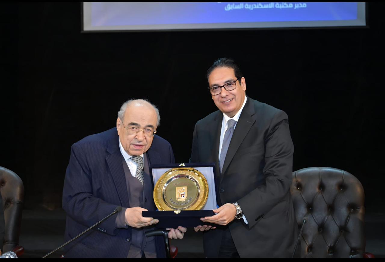 الدكتور محمد سامي عبد الصادق والدكتور مصطفي الفقي