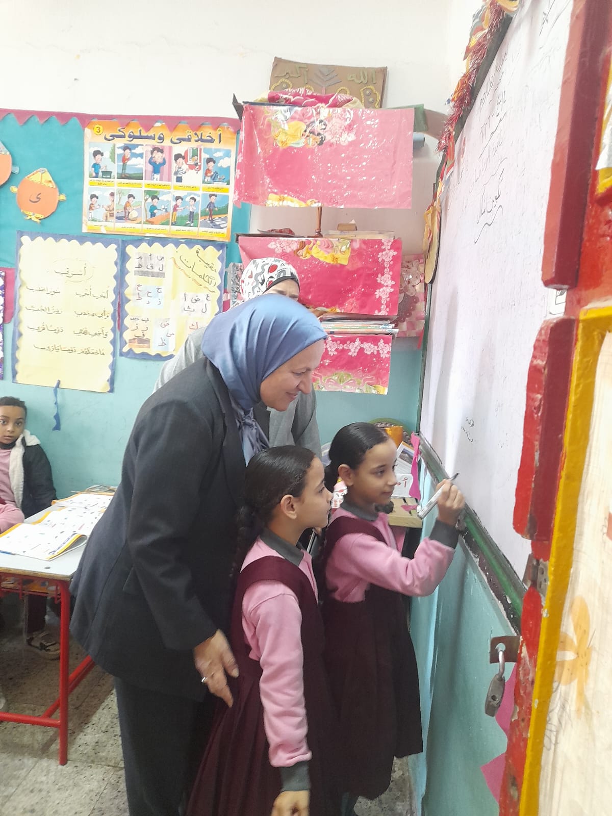 مدير تعليم القاهرة تواصل جولاتها بإدارة الساحل التعليمية