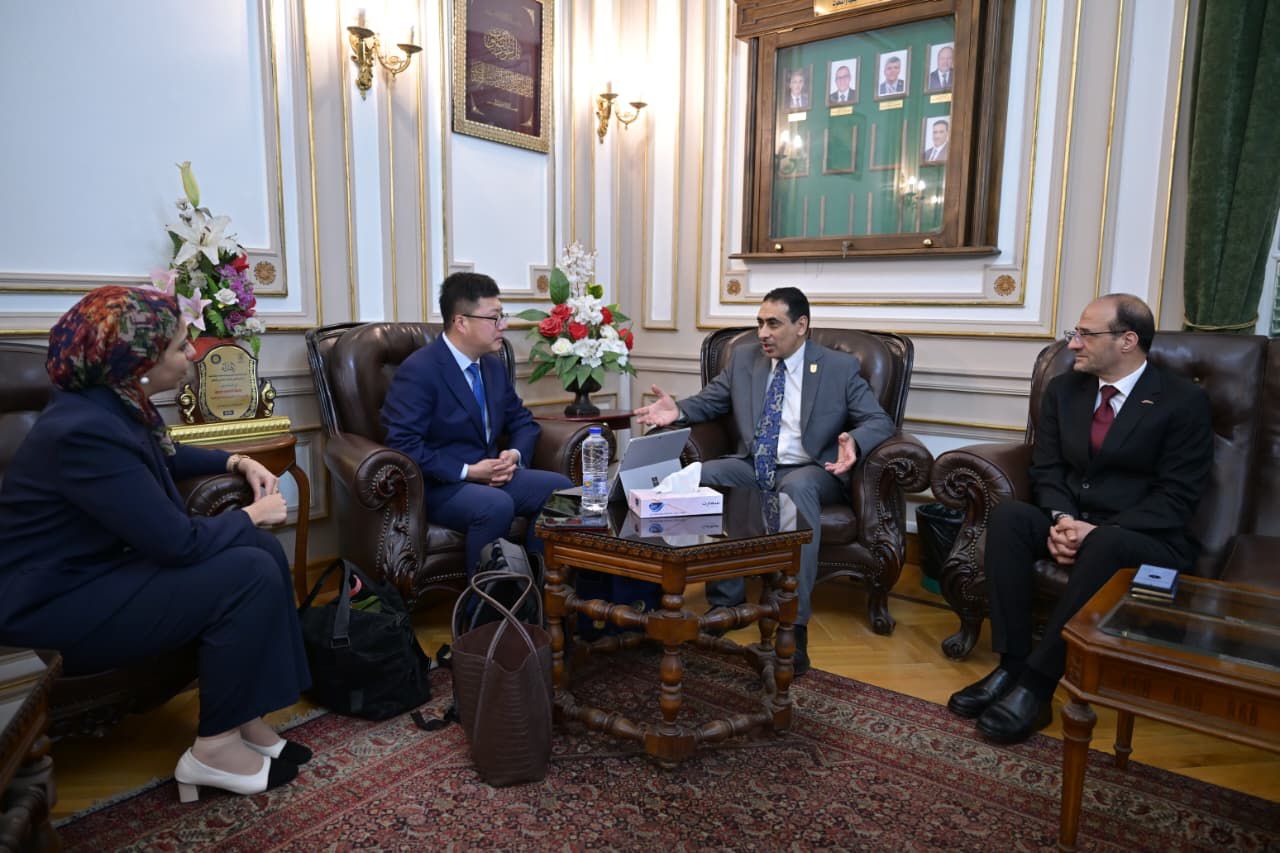 تعاون جديد بين جامعة القاهرة وجامعة نورث ويست الصينية في مجالات الدراسات العليا والبحث العلمي