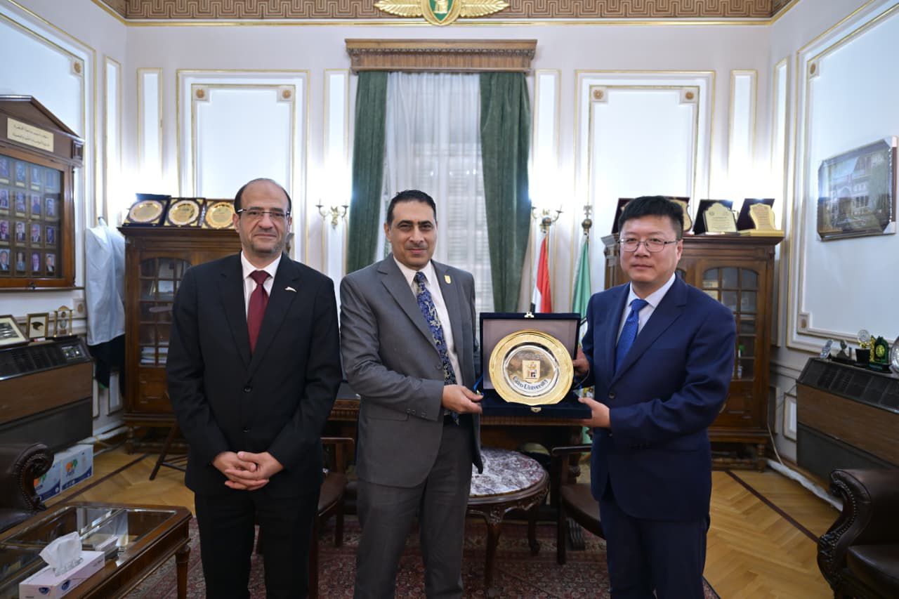 تعاون جديد بين جامعة القاهرة وجامعة نورث ويست الصينية في مجالات الدراسات العليا والبحث العلمي