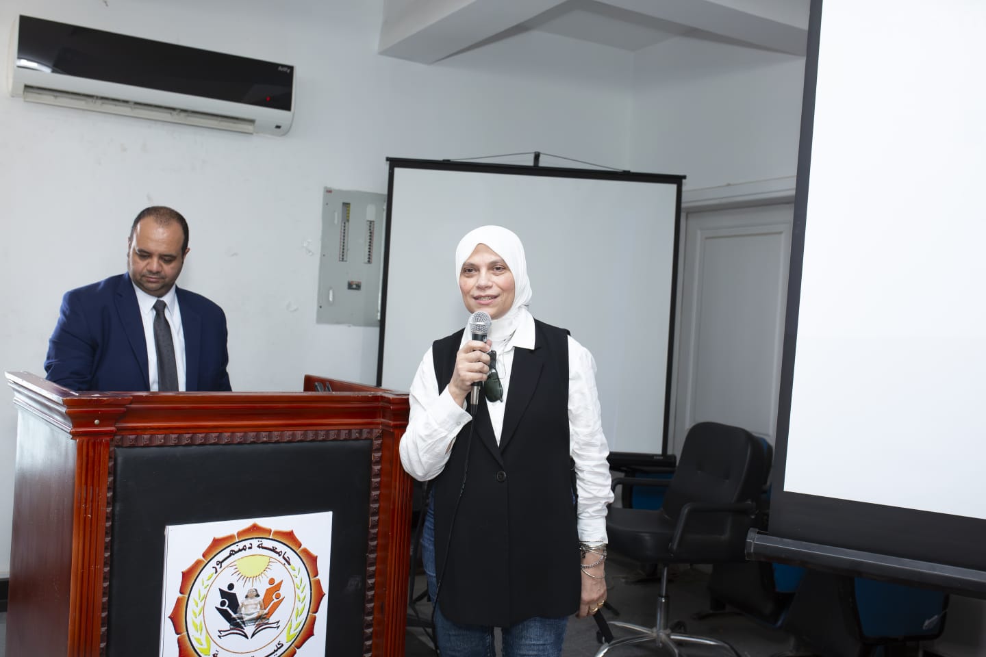 جامعة دمنهور تبحث مع هيئة فولبرايت توسيع فرص البحث العلمي والمنح الدولية