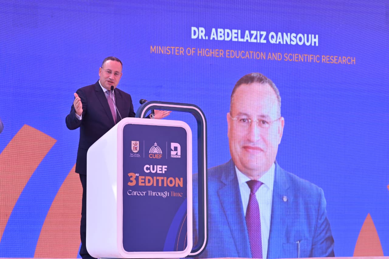 الدكتور عبد العزيز قنصوة وزير التعليم العالى