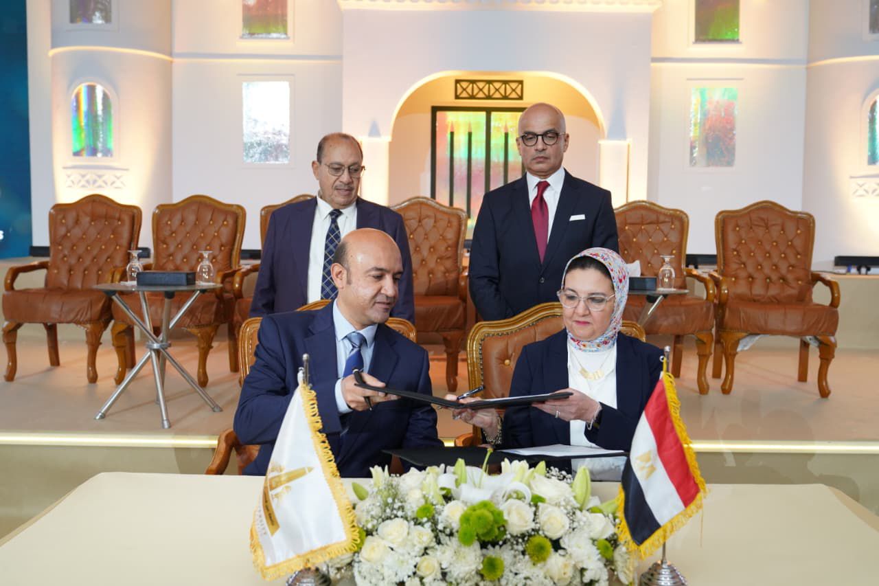 جامعة عين شمس تبرم اتفاقًا مع جامعة أنجليا روسكين لإطلاق برنامج MBA في إدارة الرعاية الصحية