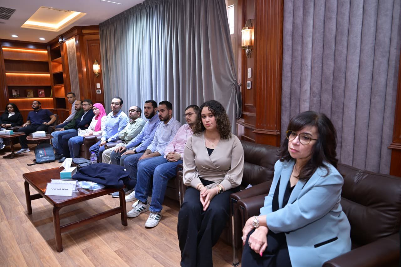 رئيس جامعة القاهرة يوجه قافلة طبية إلى حلايب وشلاتين للتوعية والعلاج مجانا