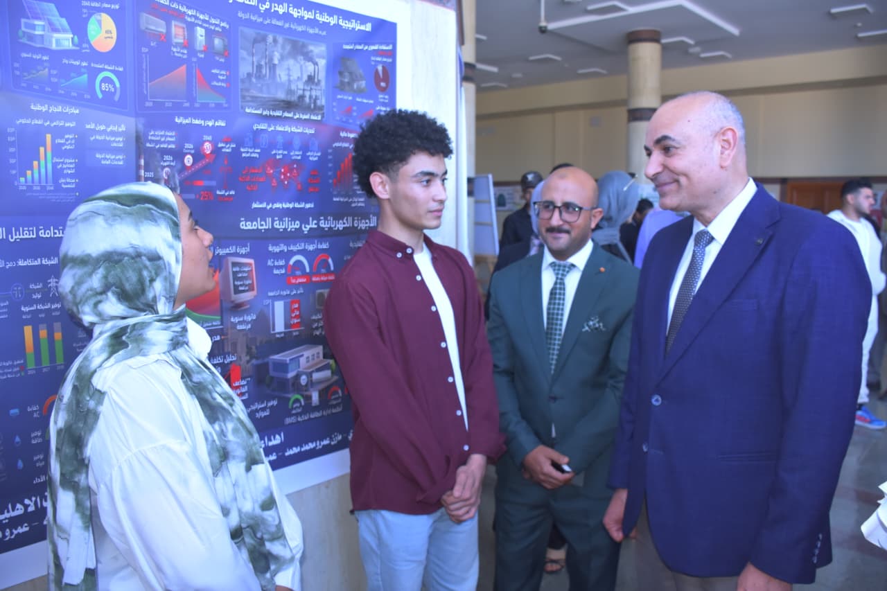 طلاب جامعة السادات الأهلية يبدعون في بوسترات تدعم الاستدامة والطاقة