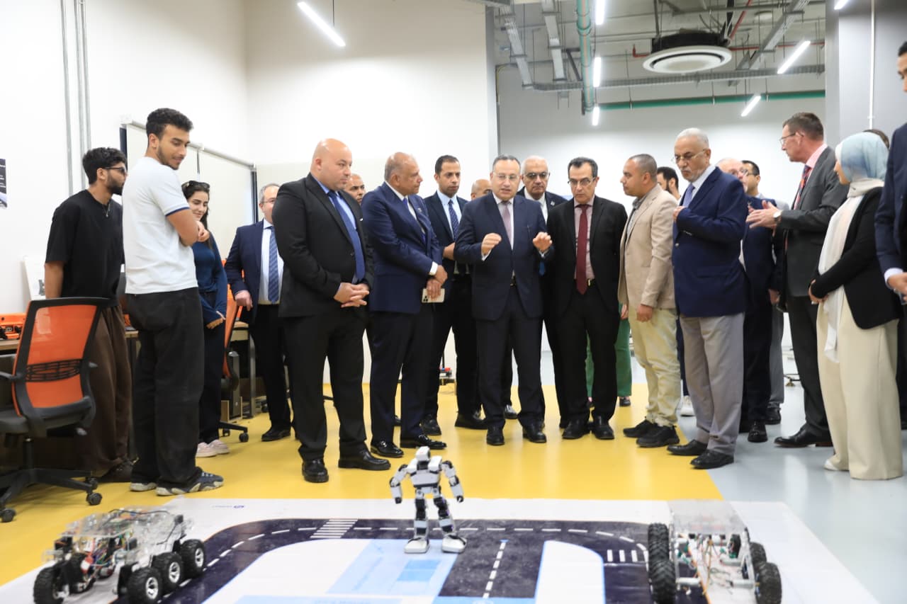 وزير التعليم العالى يفتتح توسعًا دوليًا بجامعة هيرتفوردشاير مصر