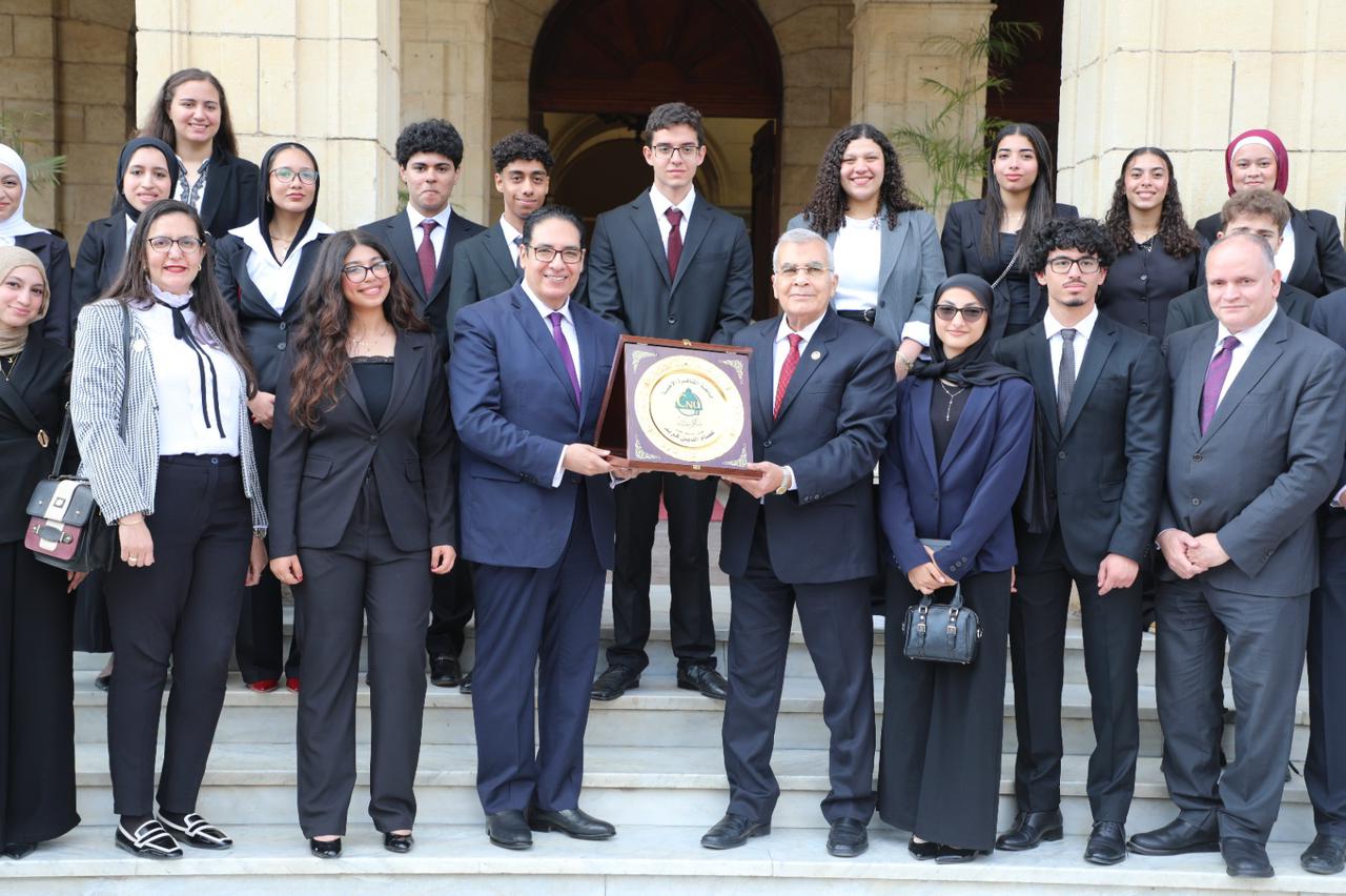 طلاب جامعة القاهرة الأهلية داخل مجلس الشيوخ