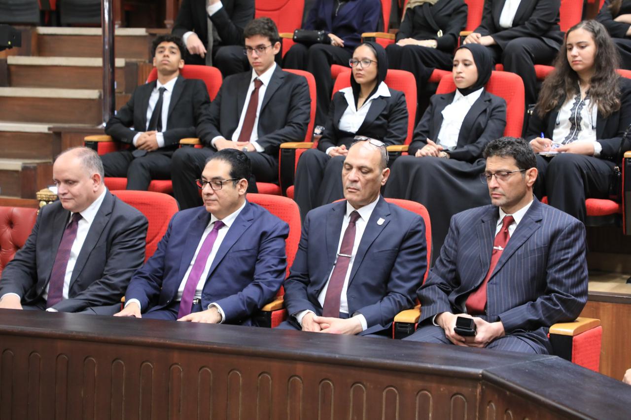 طلاب جامعة القاهرة الأهلية داخل مجلس الشيوخ