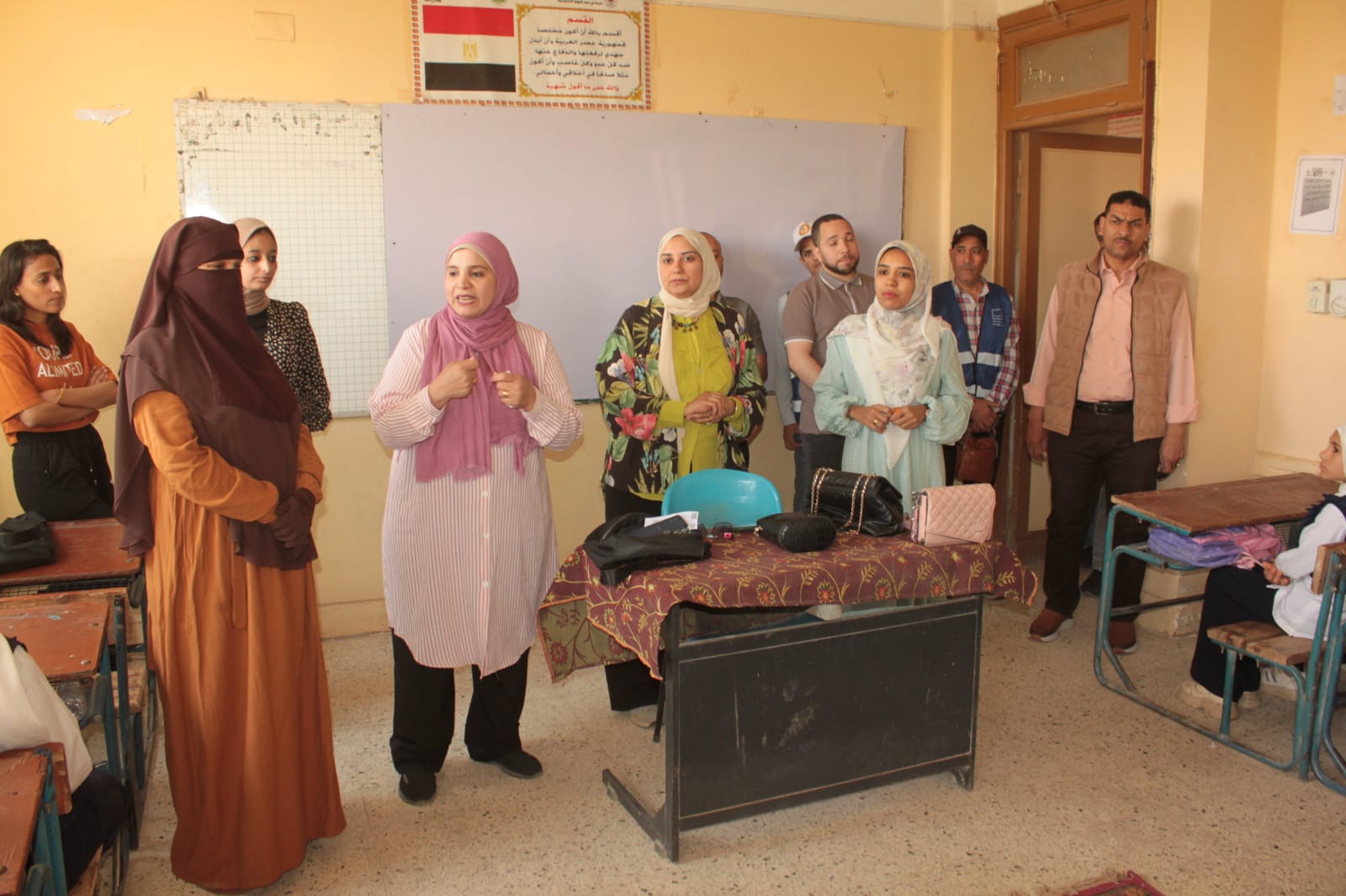 جامعة أسيوط تنظم قافلة تنموية شاملة بقرية بني محمد في أبنوب