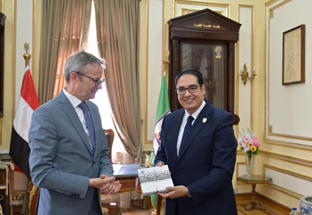 جامعة القاهرة تفتح آفاق تعاون جديد مع جامعة ليدن الهولندية