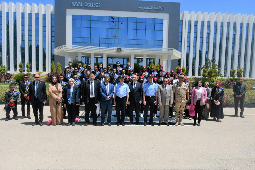 طلاب جامعة سوهاج داخل الكلية البحرية في زيارة تدريبية مميزة
