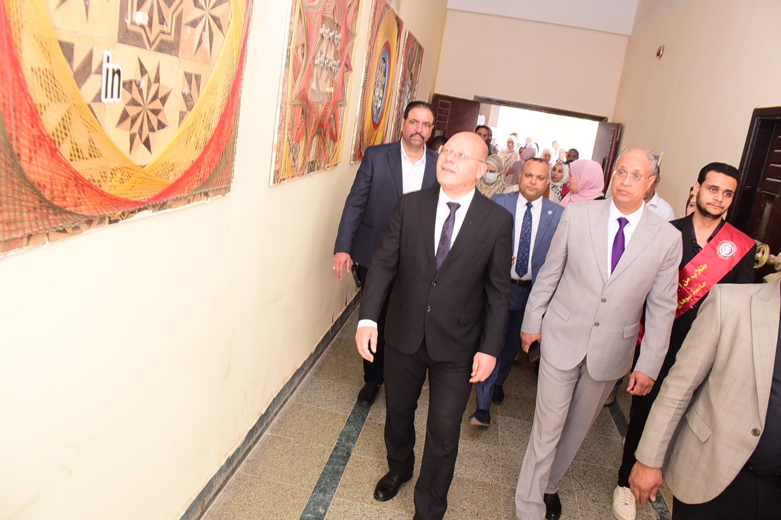 جامعة سوهاج تطلق مؤتمرًا طلابيًا يعرض 126 بحثًا تربويًا مبتكرًا