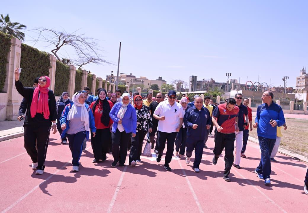 جامعة القاهرة تنظم يومًا رياضيًا مميزًا يشمل الماراثون وأنشطة طلابية متنوعة