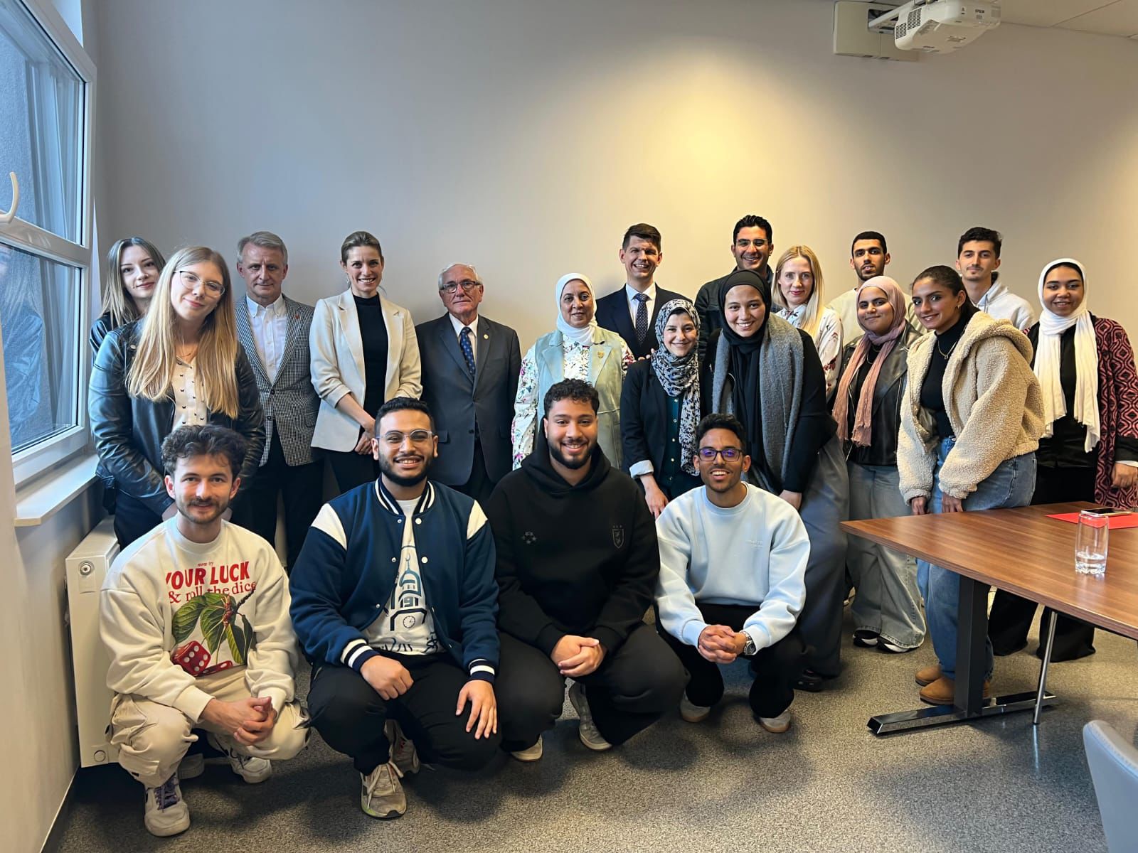 كلية العلاج الطبيعي بجامعة القاهرة تشارك في فعاليات البرنامج التعليمي الدولي المكثف بجامعة يان كوهانوفسكي ببولندا بدعم من الاتحاد الأوروبي. 