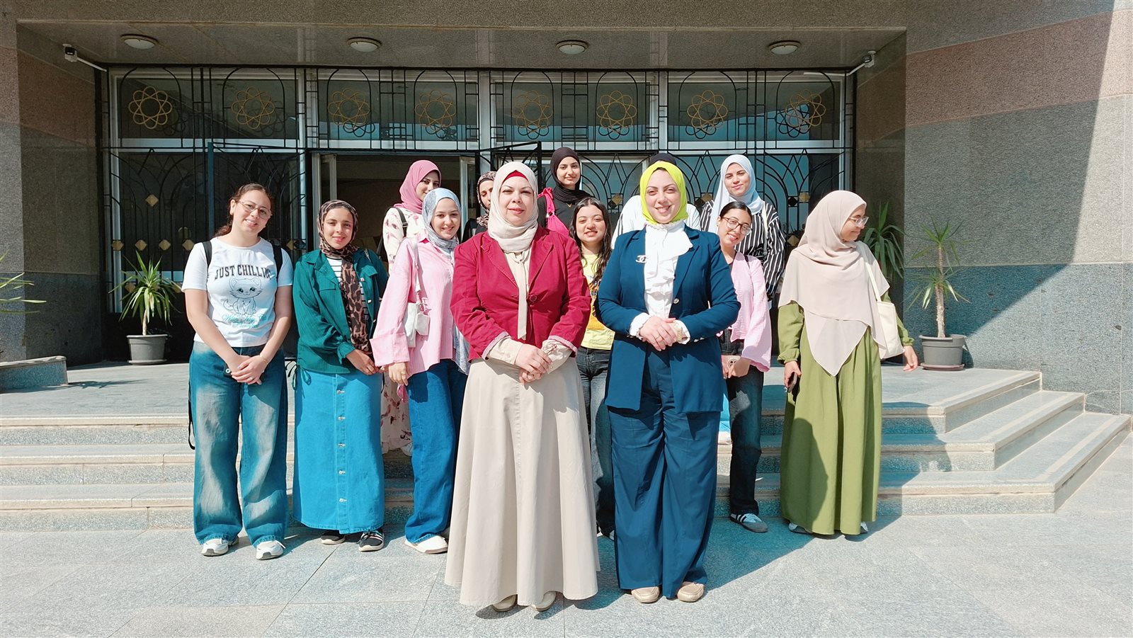 جامعة العاصمة تطلق قافلة طبية تربط الحِرف بسوق العمل وتمكين الأهالي اقتصاديًا