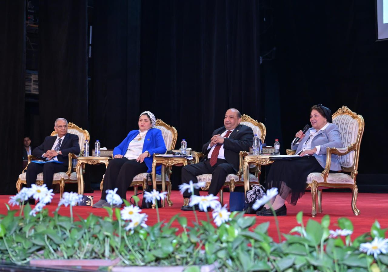 الملتقى الأول بجامعة القاهرة حول مواءمة التخصصات الجامعية لمتطلبات سوق العمل يشهد الإعلان عن مرصد وظائف المستقبل