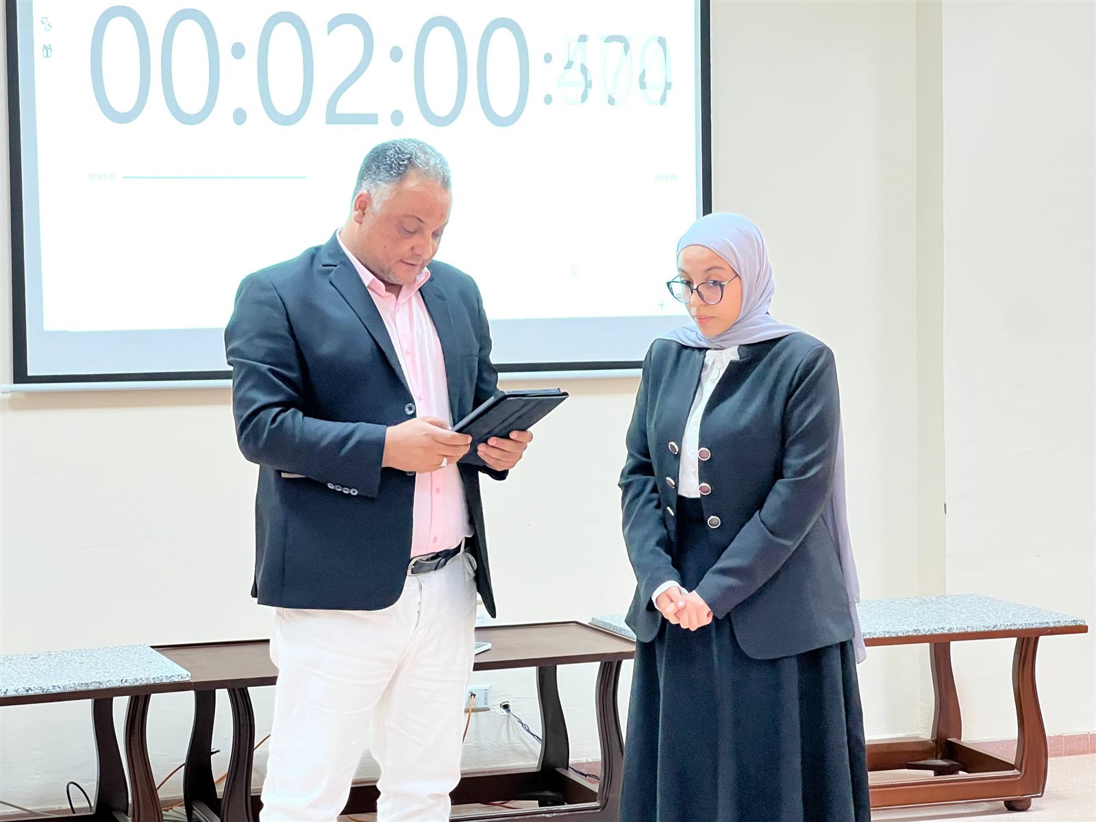 رئيس جامعة سوهاج الأهلية يُتوج كلية الهندسة بلقب الموسم الأول من مسابقة العباقرة
