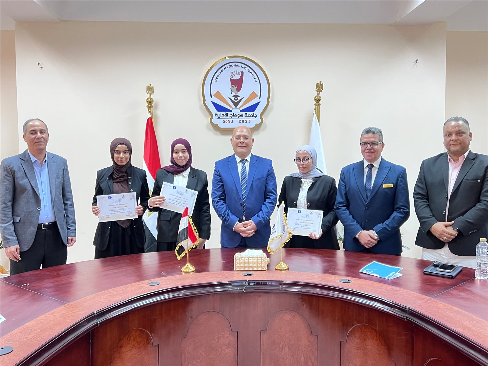 رئيس جامعة سوهاج الأهلية يُتوج كلية الهندسة بلقب الموسم الأول من مسابقة العباقرة