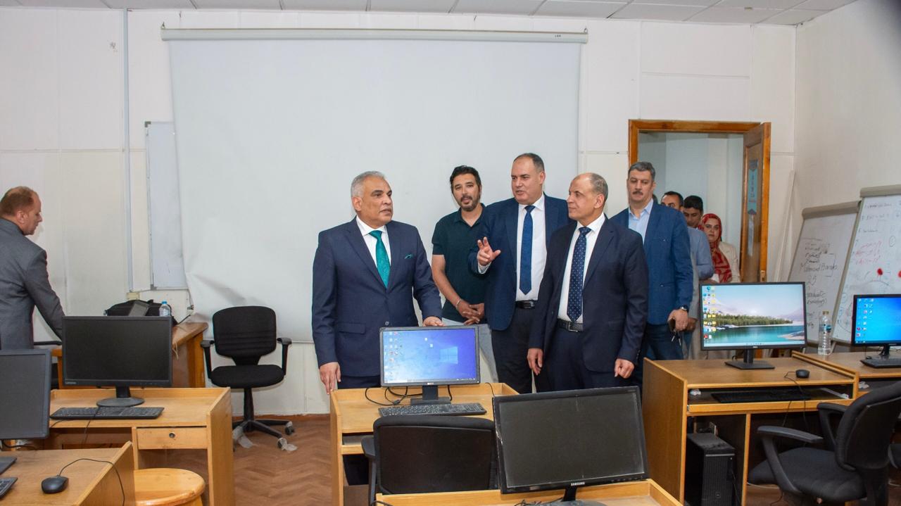 رئيس جامعة طنطا يجري جولة تفقدية موسعة بكلية الآداب