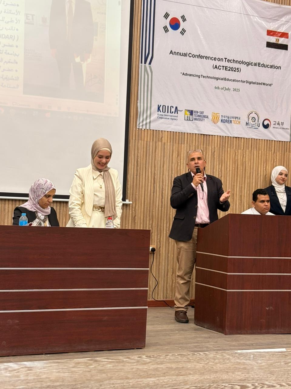 جامعة حلوان التكنولوجية الدولية تناقش ثورة الذكاء الاصطناعي في صناعة الملابس