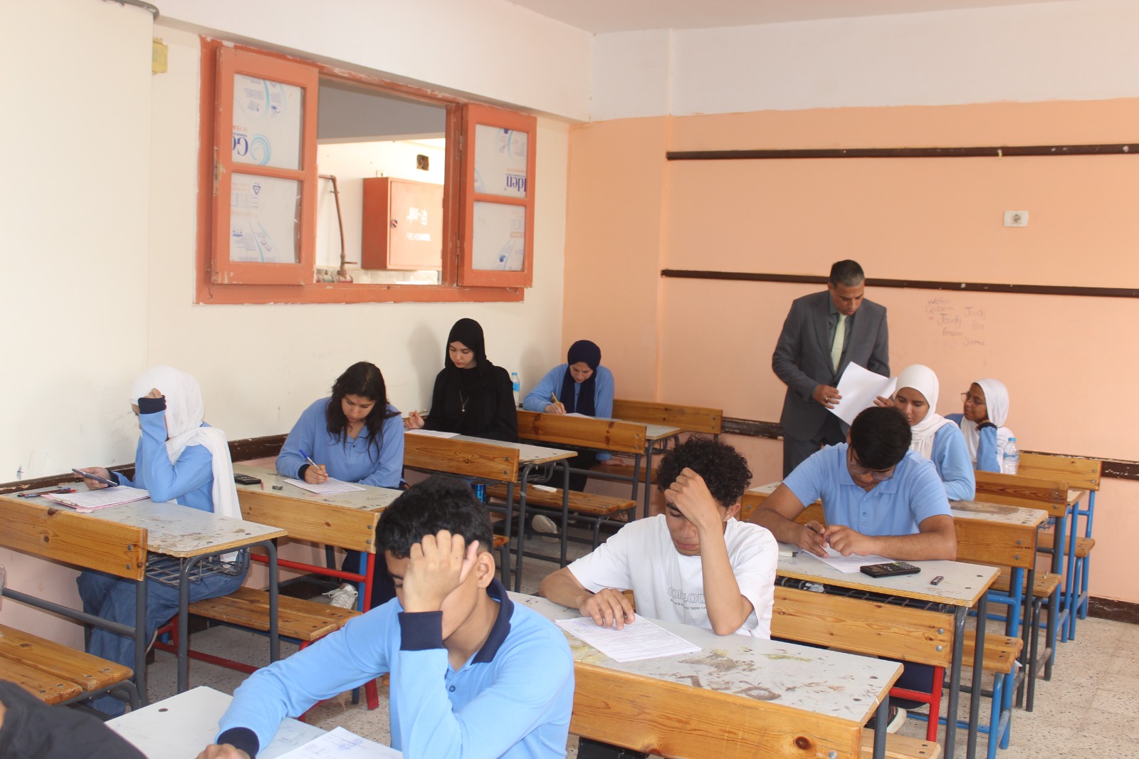 انضباط لافت في امتحانات تعليم الجيزة خلال جولة ميدانية