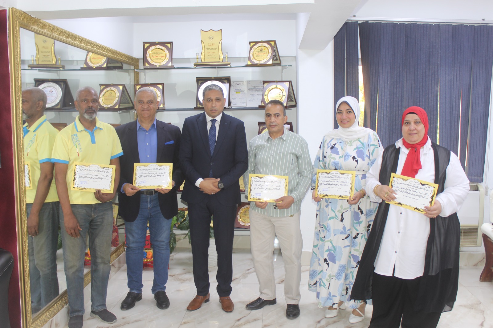 مدير تعليم الجيزة يحتفل بإنجاز جديد بعد نجاح معرض مخرجات التعلم