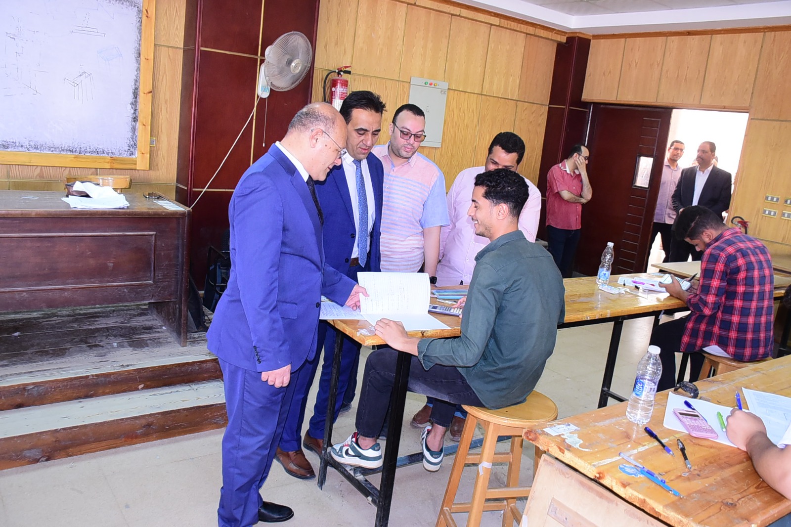 رئيس جامعة سوهاج يتابع امتحانات كليات الهندسة والتمريض والزراعة بالمقر الجديد