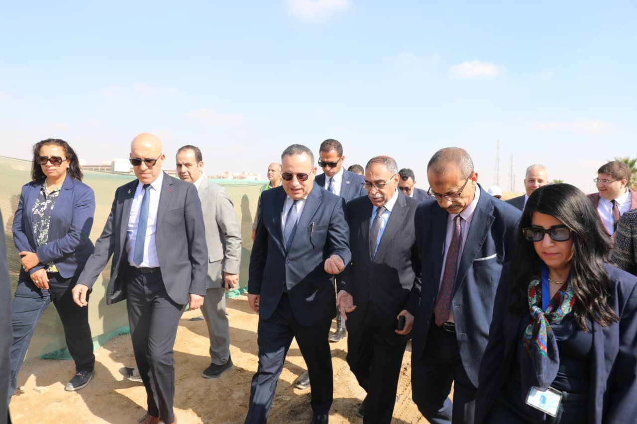 وزير التعليم العالى يتابع حلم الجامعة الأهلية الفرنسية الجديدة بالشروق