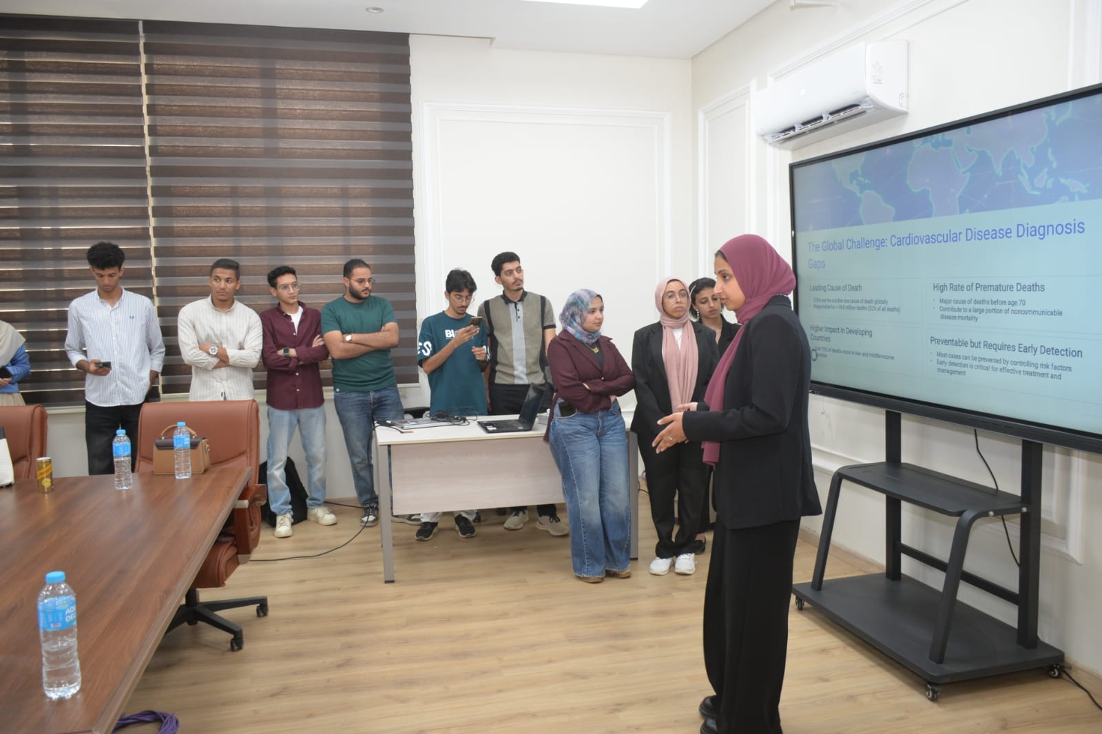جامعة أسيوط الأهلية تستقبل لجنة الحاسبات والذكاء الاصطناعي لمتابعة الإمكانيات المادية