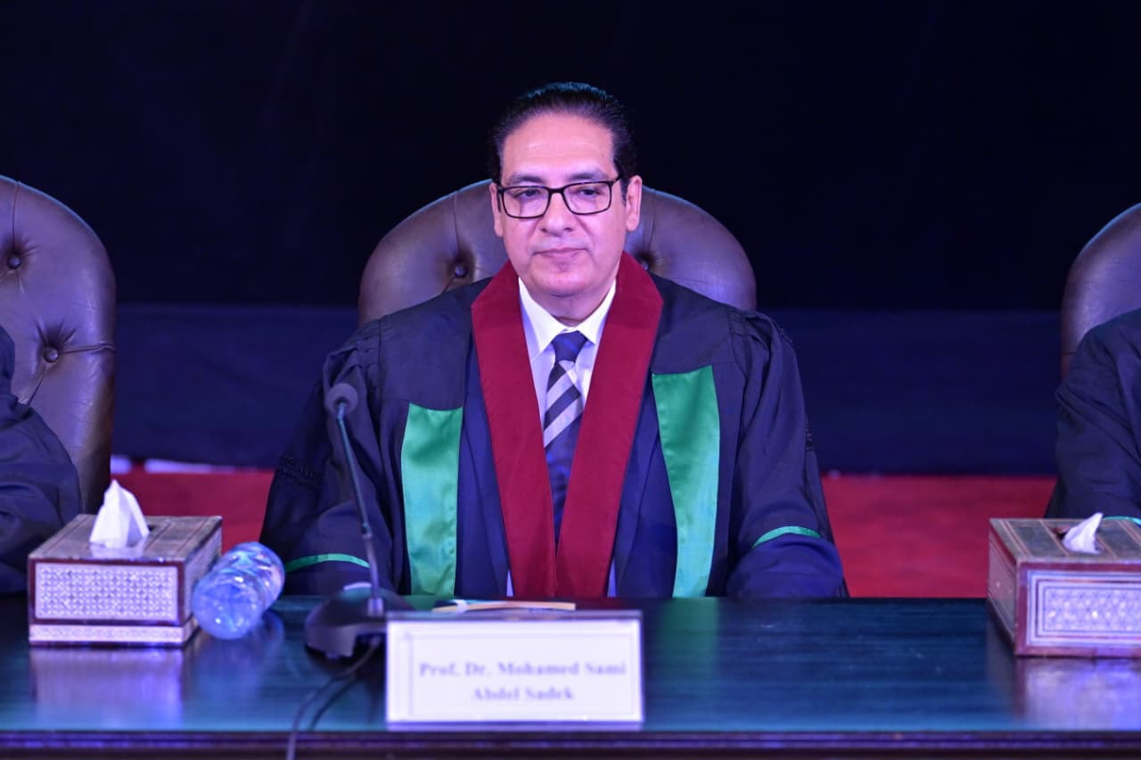 الدكتور محمد سامي عبد الصادق رئيس جامعة القاهرة