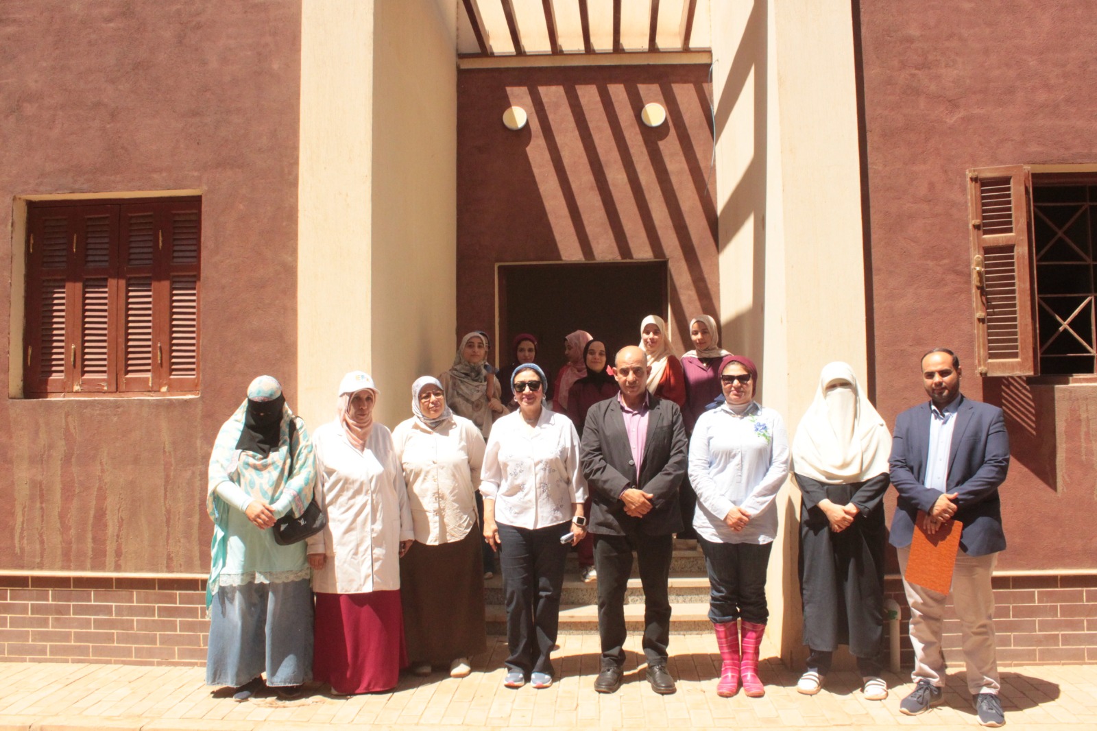 جامعة أسيوط تطلق قافلة تنموية شاملة لخدمة قرية الحواتكة وتعزيز صحة المجتمع