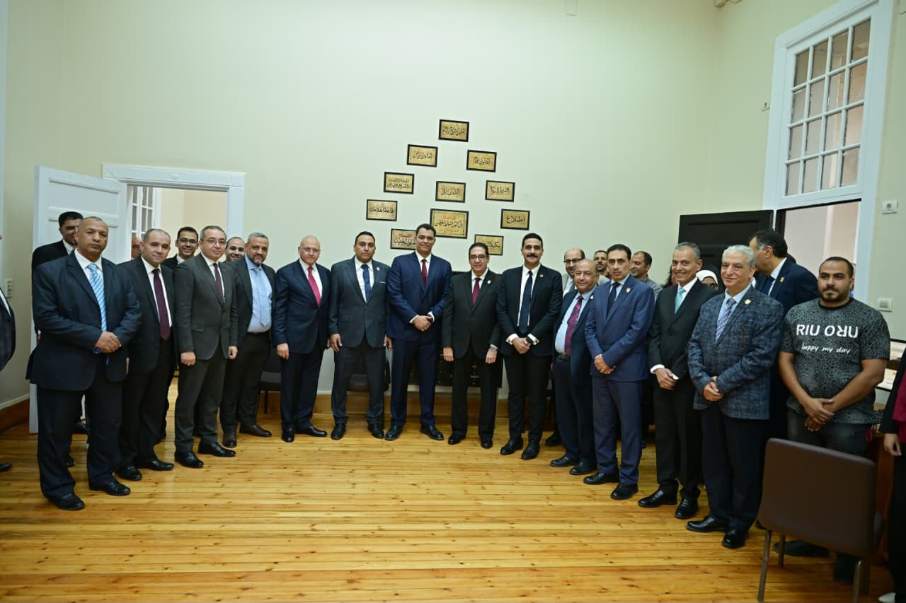 جامعة القاهرة تقود التحول الرقمي بخدمات ذكية دون أعباء مالية عبر كلية الحقوق