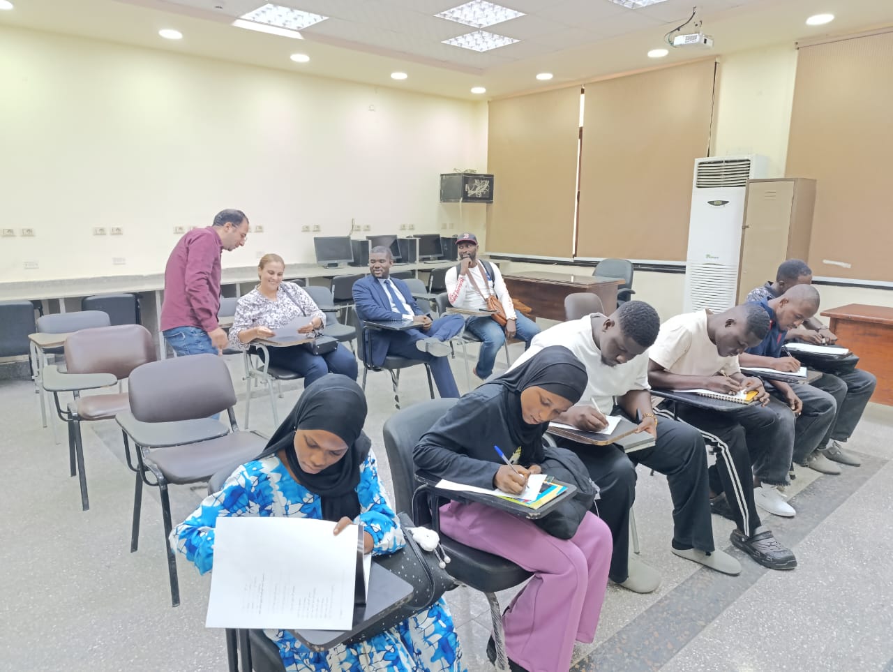 جامعة عين شمس تستقبل طلاب غانا ببرنامج متكامل لتعليم العربية