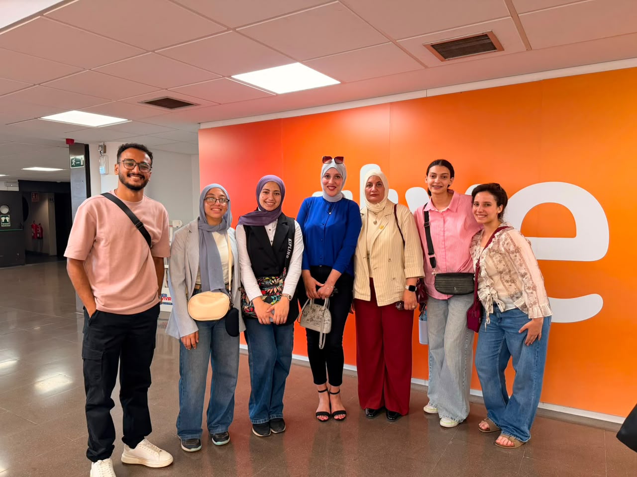 طلاب جامعة القاهرة يكتسبون خبرات عالمية من برشلونة في الإعلام والذكاء الاصطناعي