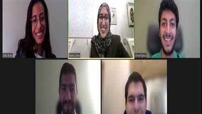 5 طلاب مصريون في الجامعة الأمريكية ييبهرون العالم بجهاز لقياس الجلوكوز بالدم 