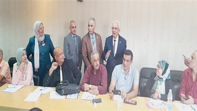 رضا حجازى يتابع الحقيبة التدريبية لمفاهيم البيئة وقضايا المناخ