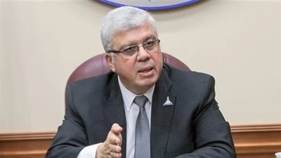 رئيس جامعة القاهرة يهنئ الدكتور أيمن عاشور وزير للتعليم العالي الجديد