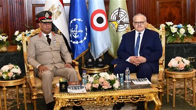 القوات المسلحة توقع بروتوكول تعاون مع جامعة القاهرة 